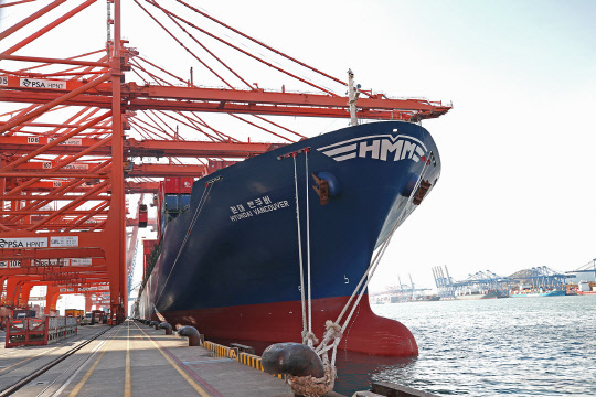 11월부터 호주(시드니, 멜버른, 브리즈번) 노선에 투입 예정인 'HMM 밴쿠버(Vancouver)호'. <HMM 제공>